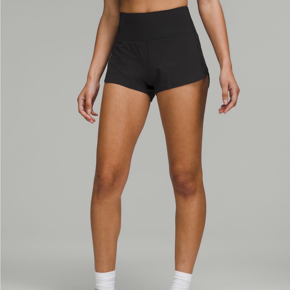 LULULEMON - Size 8. 2.5 inch inseam, high rise speed ups. BLACK